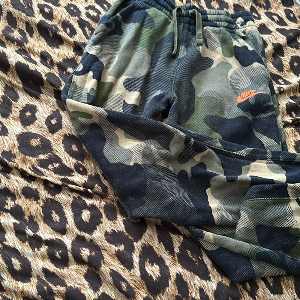 Gently use Nike camouflage, jogger pants, Kids, and an extra large